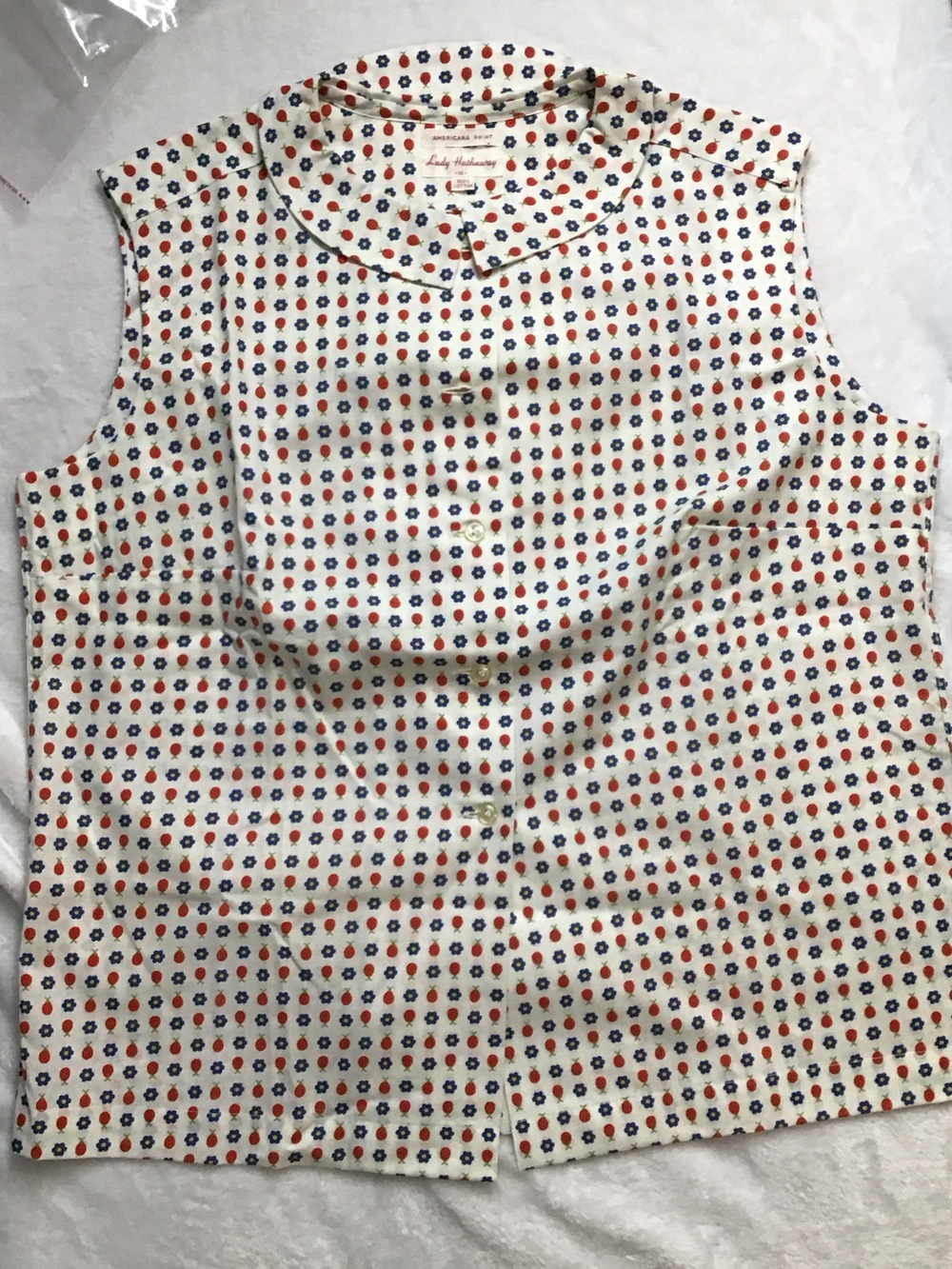 Vintage Sleeveless Button-Front blouse in American print ladybugs cotton  2155